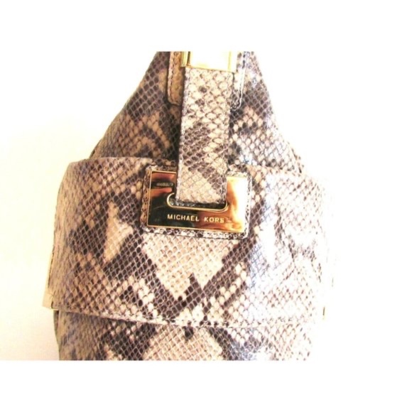 MICHAEL KORS BEVERLY PYTHON CREAM/BLACK EMBOSSED LEATHER DESIGNER SHOULDER BAG - Picture 12 of 13